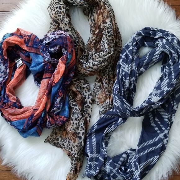 Aeropostale Accessories - Scarve  bundle